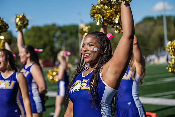 HomecomingAUvThomasFtBall1025AWB_1655
