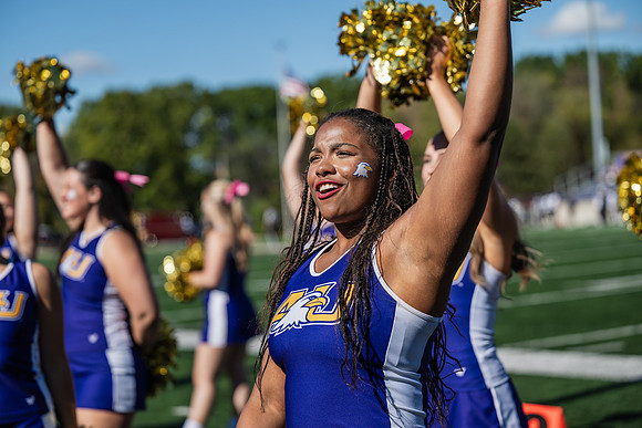 HomecomingAUvThomasFtBall1025AWB_1654