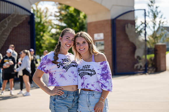 HomecomingAUvThomasFtBall1025AWB_1197