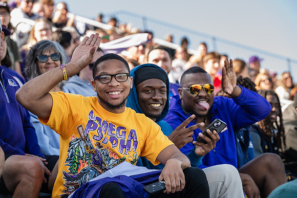 HomecomingAUvThomasFtBall1025AWB_1154