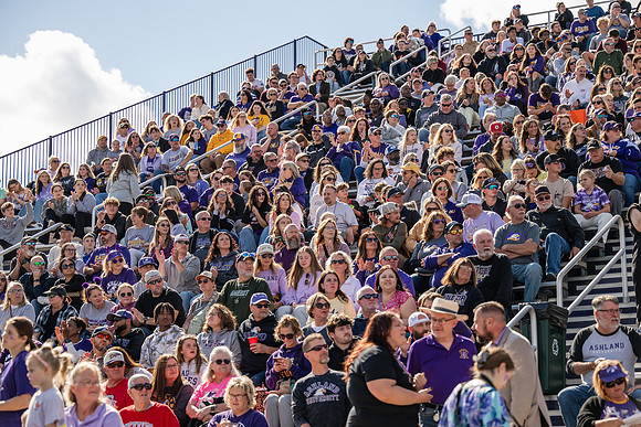 HomecomingAUvThomasFtBall1025AWB_0921