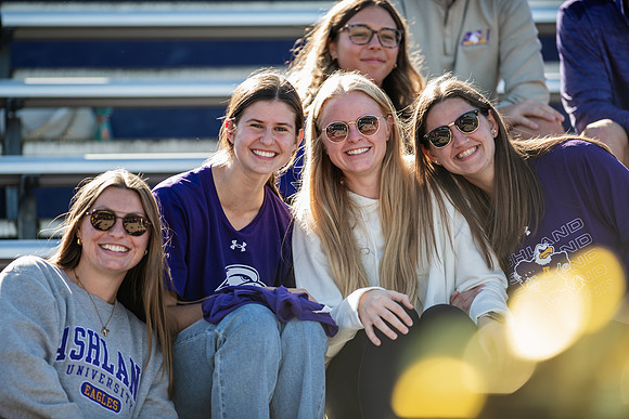 HomecomingAUvThomasFtBall1025AWB_2298