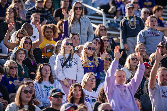 HomecomingAUvThomasFtBall1025AWB_2273