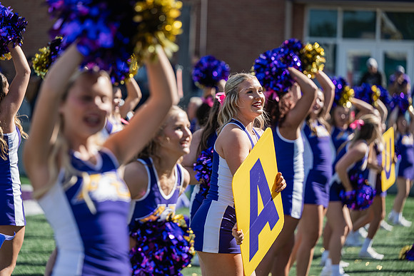 HomecomingAUvThomasFtBall1025AWB_1022