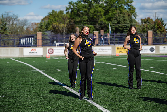 HomecomingAUvThomasFtBall1025AWB_1750
