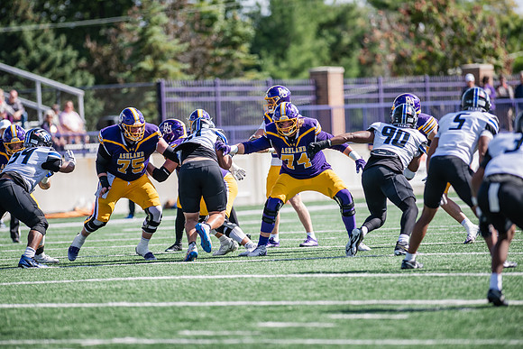HomecomingAUvThomasFtBall1025AWB_2113