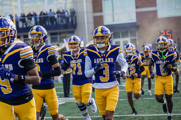 HomecomingAUvThomasFtBall1025AWB_0857