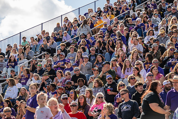 HomecomingAUvThomasFtBall1025AWB_0923