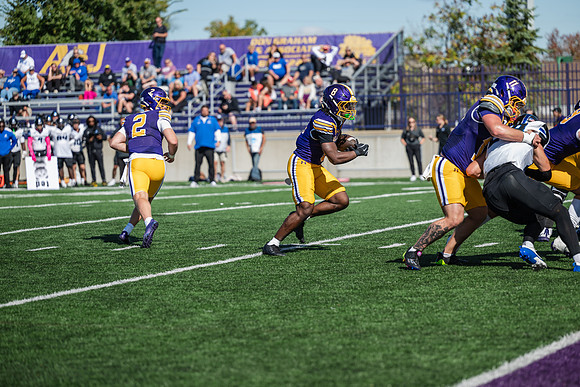 HomecomingAUvThomasFtBall1025AWB_1027