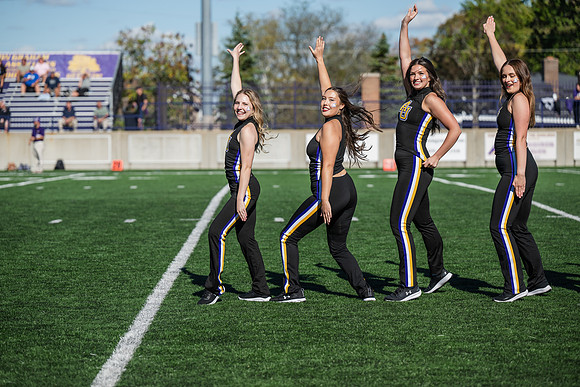 HomecomingAUvThomasFtBall1025AWB_1741