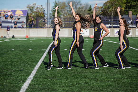 HomecomingAUvThomasFtBall1025AWB_1740