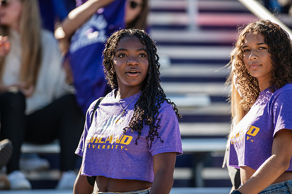 HomecomingAUvThomasFtBall1025AWB_2288