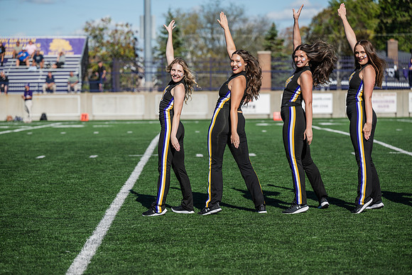 HomecomingAUvThomasFtBall1025AWB_1742