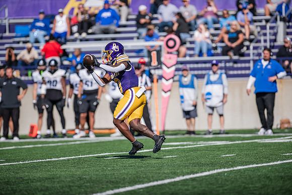 HomecomingAUvThomasFtBall1025AWB_2303