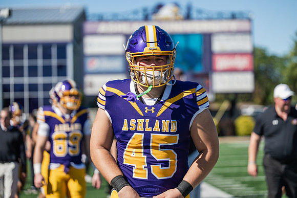 HomecomingAUvThomasFtBall1025AWB_1346