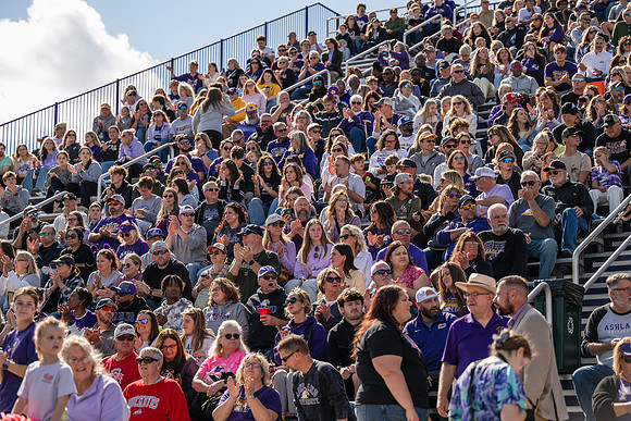 HomecomingAUvThomasFtBall1025AWB_0924