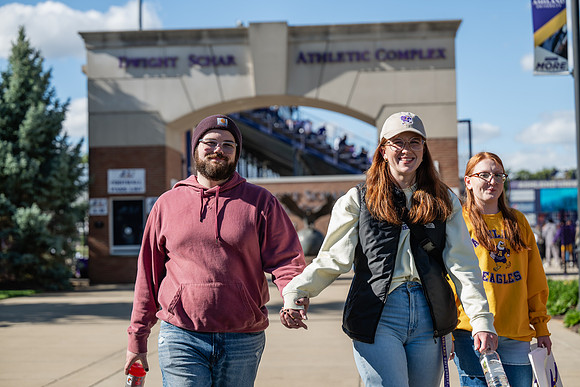 HomecomingAUvThomasFtBall1025AWB_1780