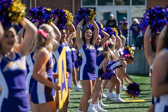 HomecomingAUvThomasFtBall1025AWB_1014
