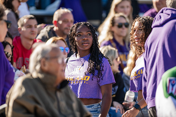 HomecomingAUvThomasFtBall1025AWB_2284