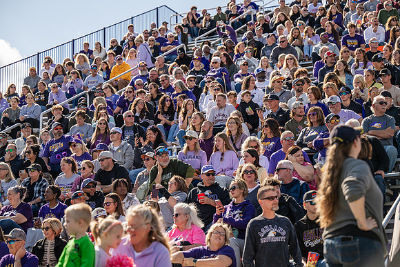 HomecomingAUvThomasFtBall1025AWB_0915