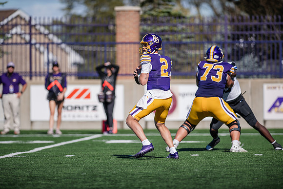 HomecomingAUvThomasFtBall1025AWB_2326