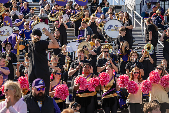 HomecomingAUvThomasFtBall1025AWB_0928