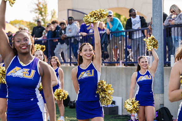 HomecomingAUvThomasFtBall1025AWB_1217