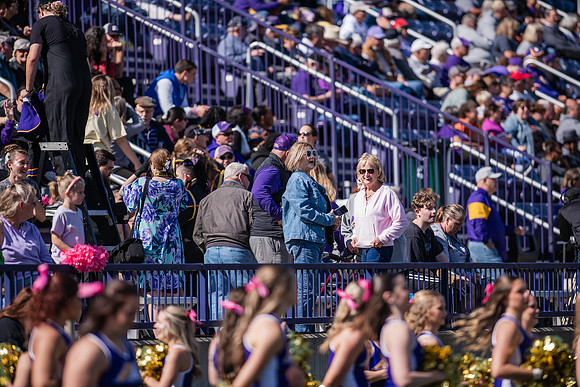 HomecomingAUvThomasFtBall1025AWB_1940