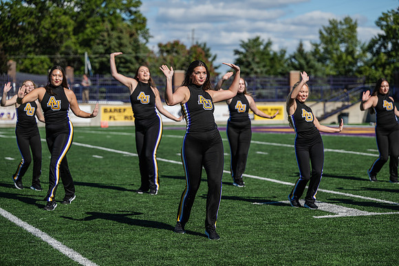 HomecomingAUvThomasFtBall1025AWB_1748