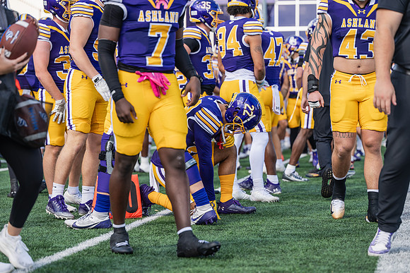 HomecomingAUvThomasFtBall1025AWB_0872