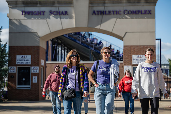 HomecomingAUvThomasFtBall1025AWB_1775