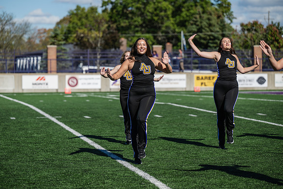 HomecomingAUvThomasFtBall1025AWB_1749