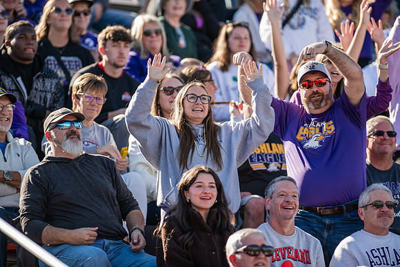 HomecomingAUvThomasFtBall1025AWB_2281