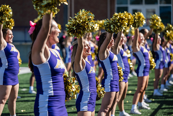 HomecomingAUvThomasFtBall1025AWB_1314