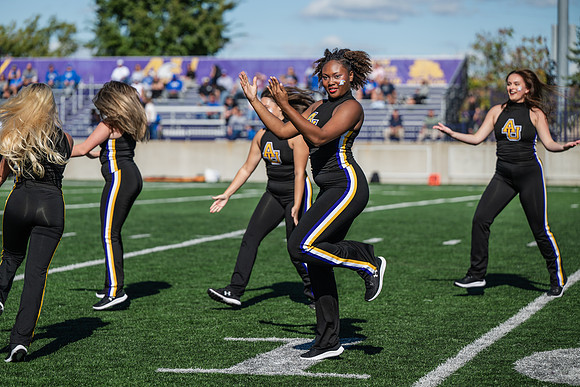 HomecomingAUvThomasFtBall1025AWB_1706