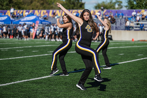 HomecomingAUvThomasFtBall1025AWB_1712