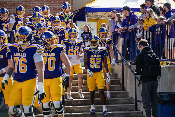 HomecomingAUvThomasFtBall1025AWB_0801