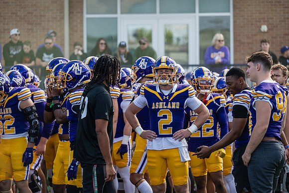 HomecomingAUvThomasFtBall1025AWB_0829