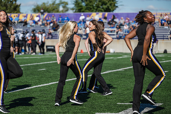HomecomingAUvThomasFtBall1025AWB_1707