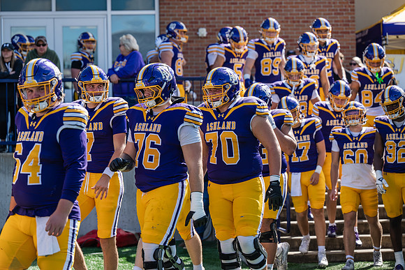 HomecomingAUvThomasFtBall1025AWB_0804