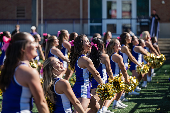 HomecomingAUvThomasFtBall1025AWB_1313
