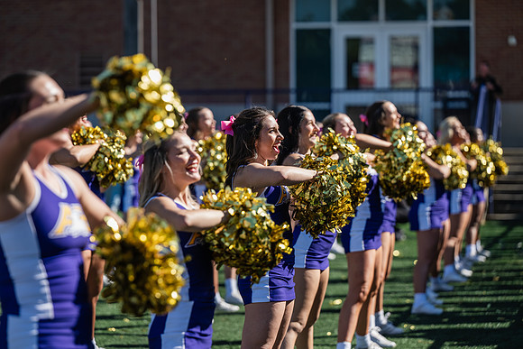 HomecomingAUvThomasFtBall1025AWB_1306