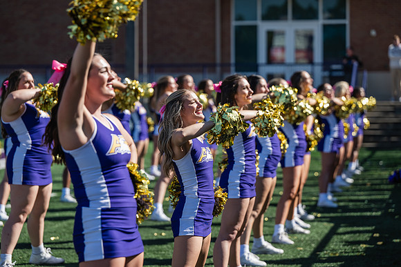 HomecomingAUvThomasFtBall1025AWB_1304