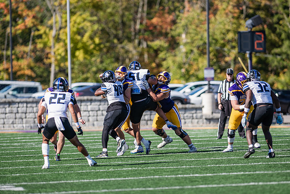HomecomingAUvThomasFtBall1025AWB_2369