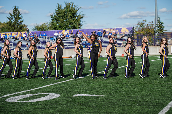 HomecomingAUvThomasFtBall1025AWB_1674