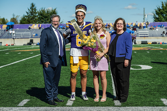 HomecomingFootballHalfTime1025AWB_1469