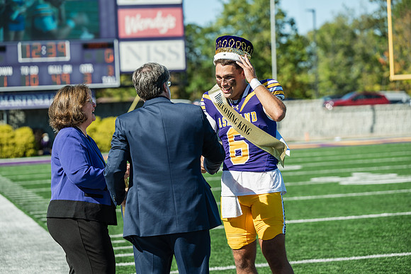 HomecomingFootballHalfTime1025AWB_1445