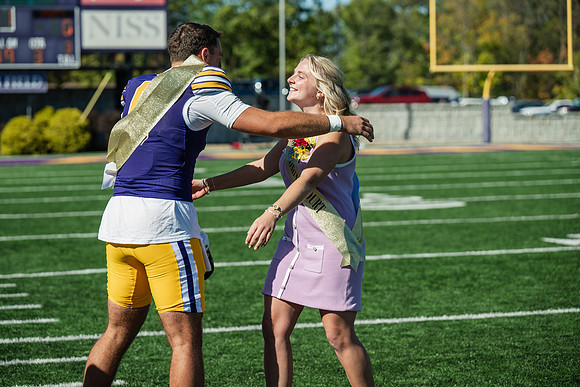 HomecomingFootballHalfTime1025AWB_1450
