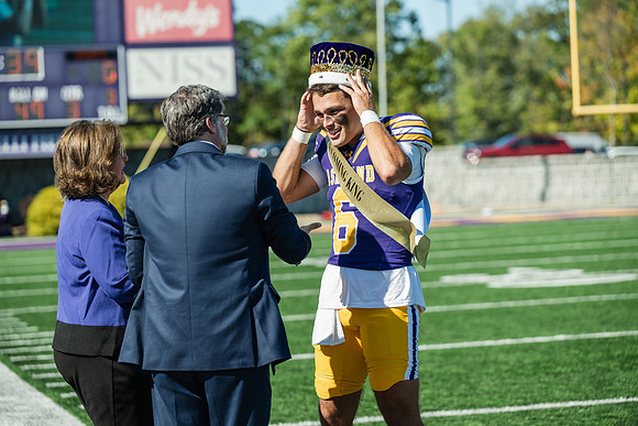 HomecomingFootballHalfTime1025AWB_1444