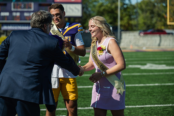 HomecomingFootballHalfTime1025AWB_1453